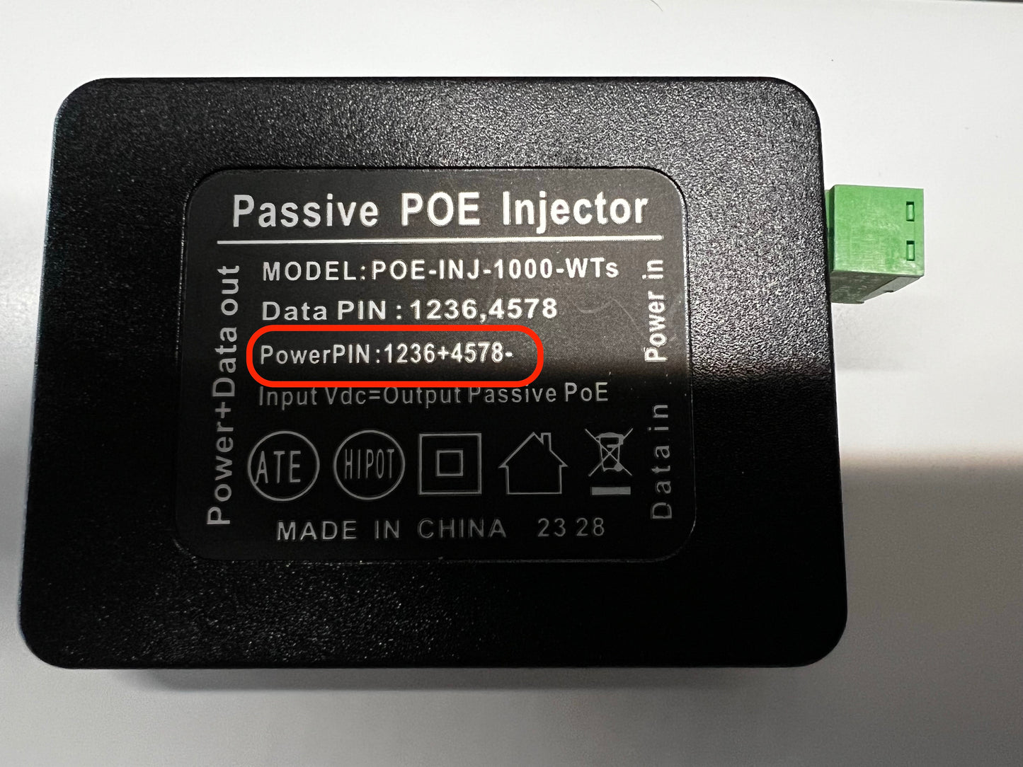 Gigabit Passive PoE Injector